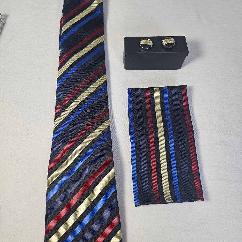 Swallow Fight Men's Tie Set W Cuff Links And Pocket Square New In Box Gift Set